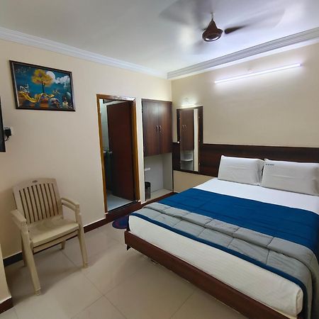 Hotel Dkr Residency Tirupati Esterno foto