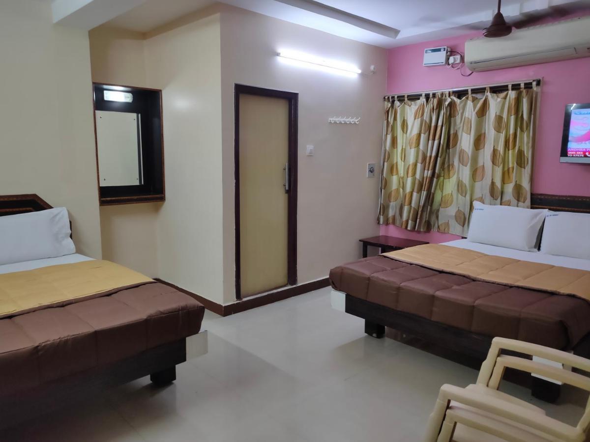 Hotel Dkr Residency Tirupati Esterno foto