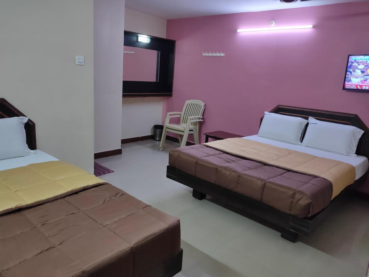 Hotel Dkr Residency Tirupati Esterno foto