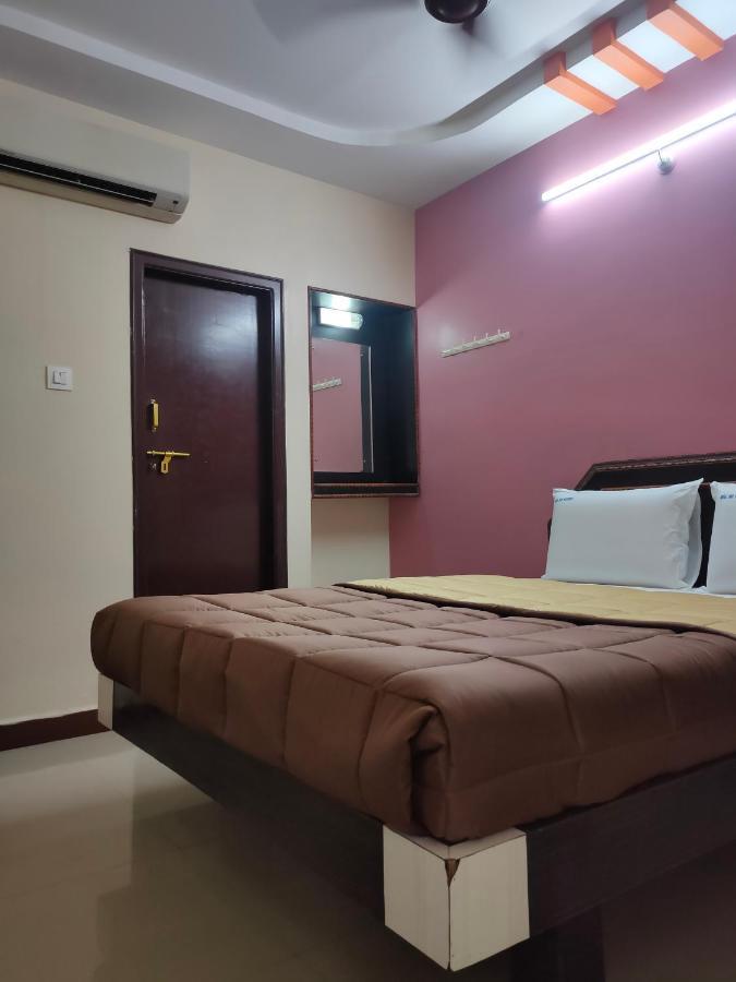 Hotel Dkr Residency Tirupati Esterno foto