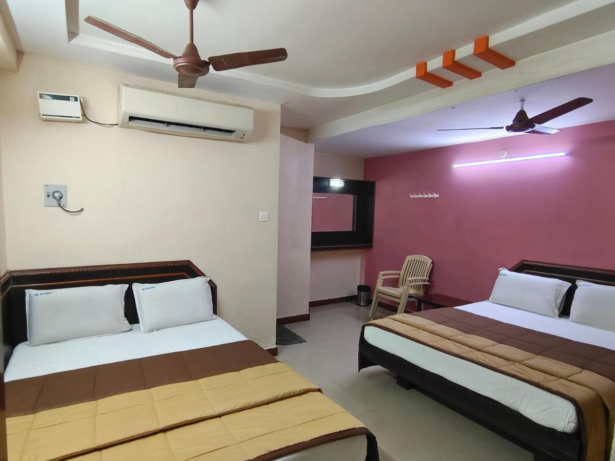 Hotel Dkr Residency Tirupati Camera foto