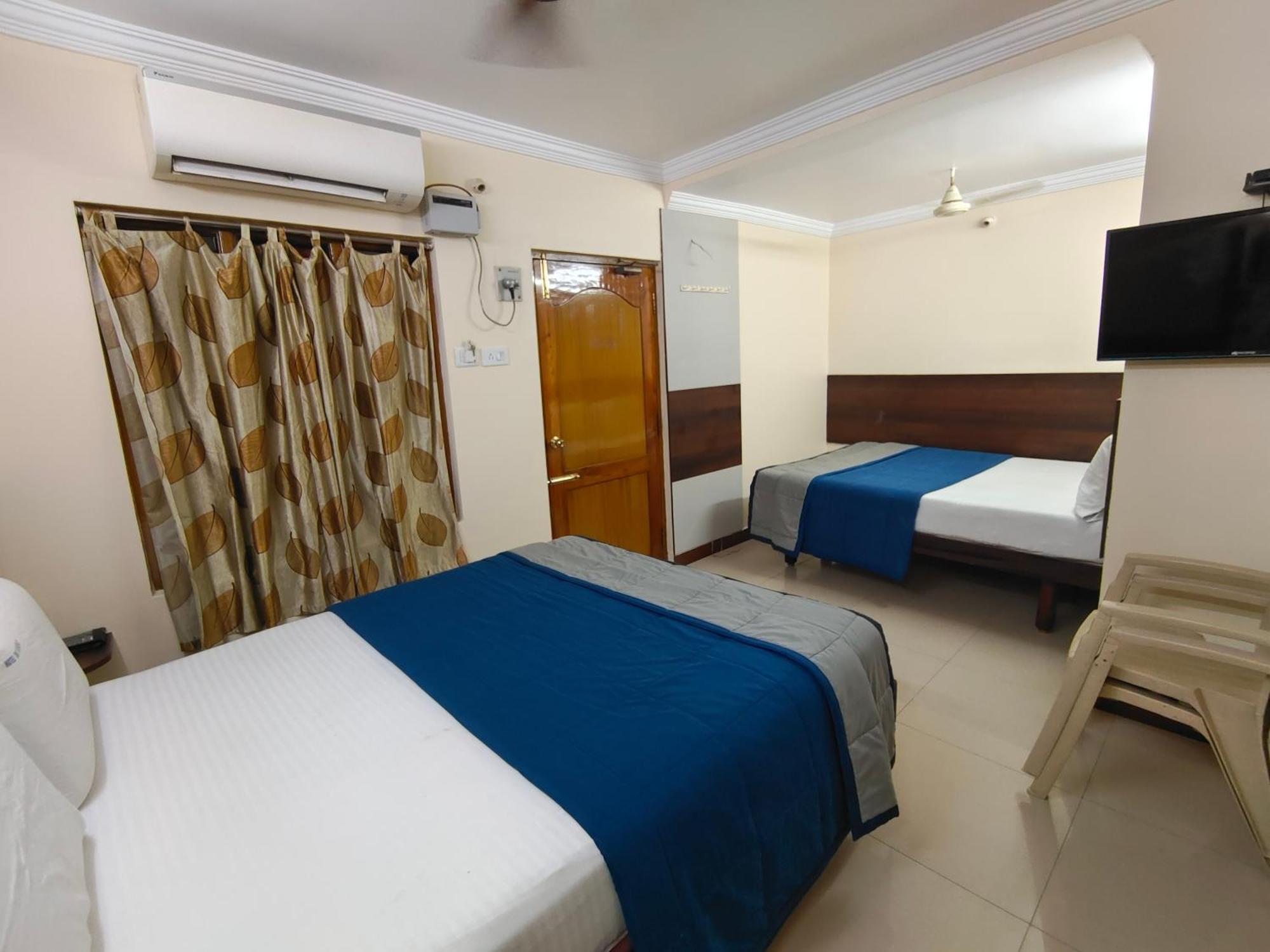Hotel Dkr Residency Tirupati Esterno foto