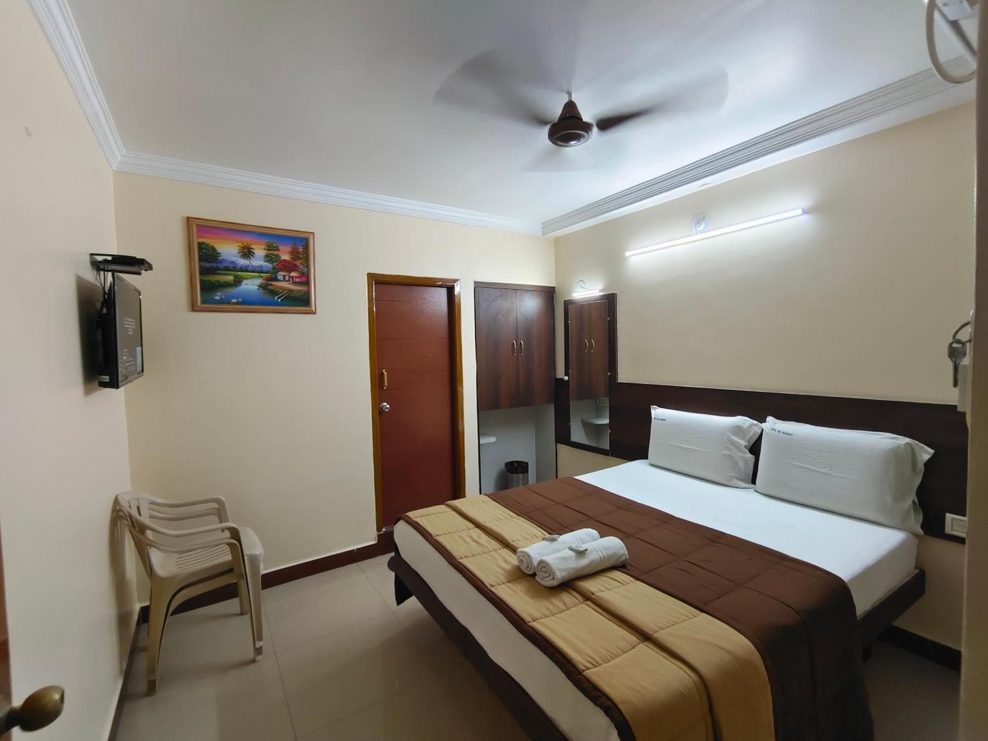 Hotel Dkr Residency Tirupati Esterno foto