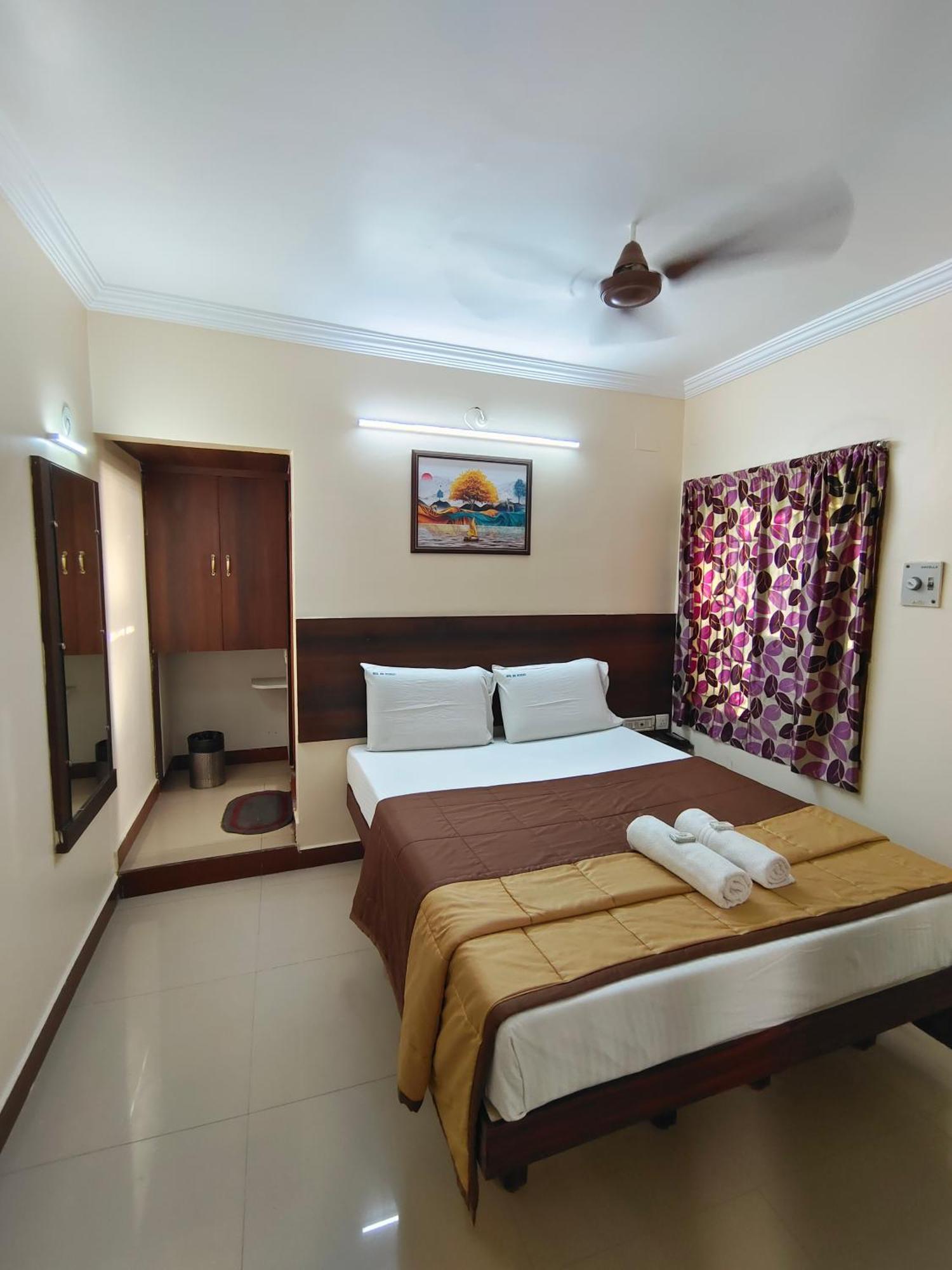 Hotel Dkr Residency Tirupati Esterno foto
