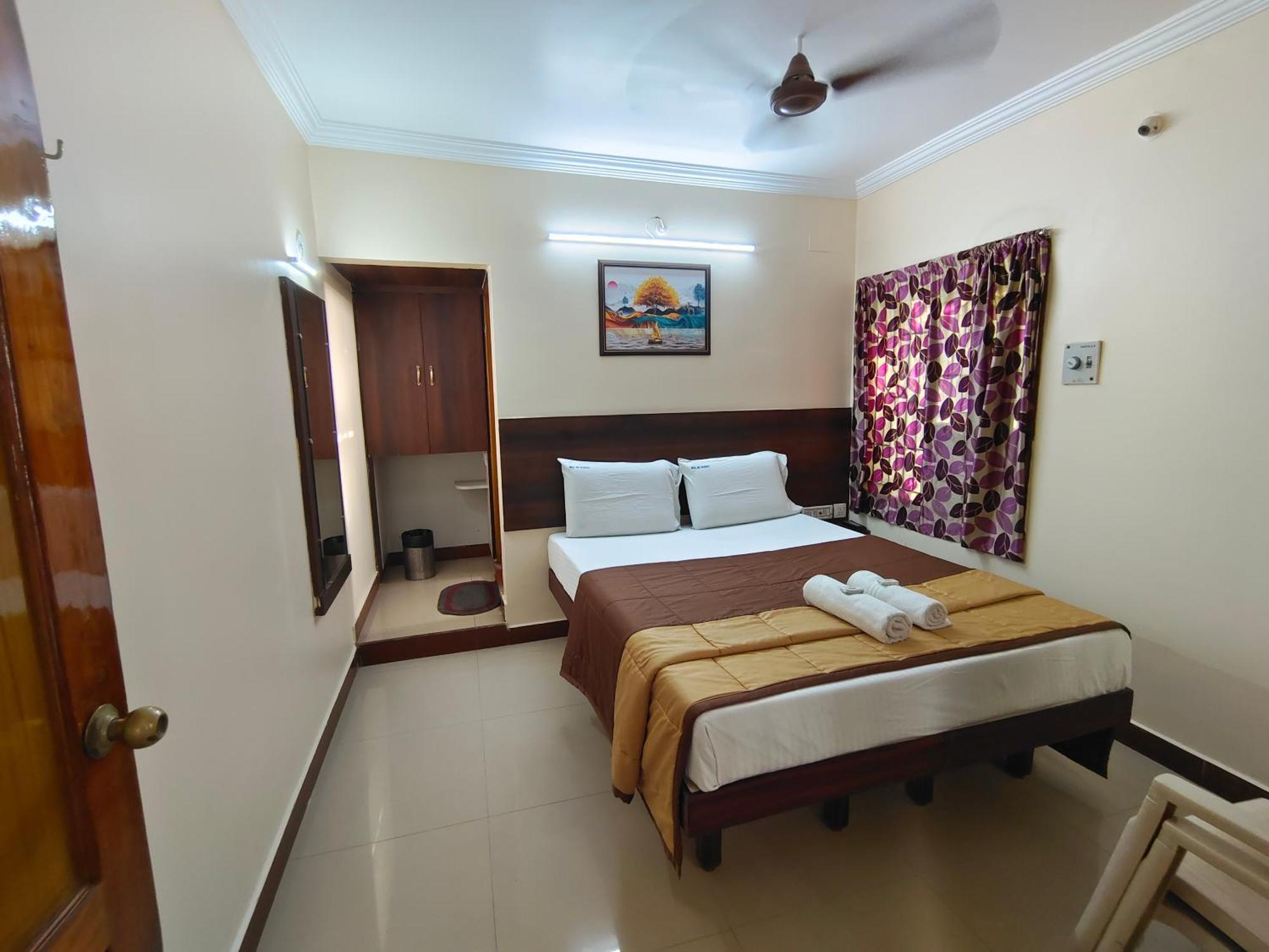 Hotel Dkr Residency Tirupati Esterno foto