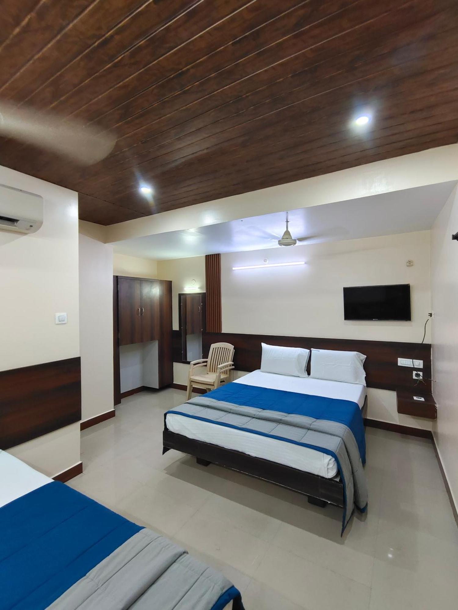 Hotel Dkr Residency Tirupati Esterno foto