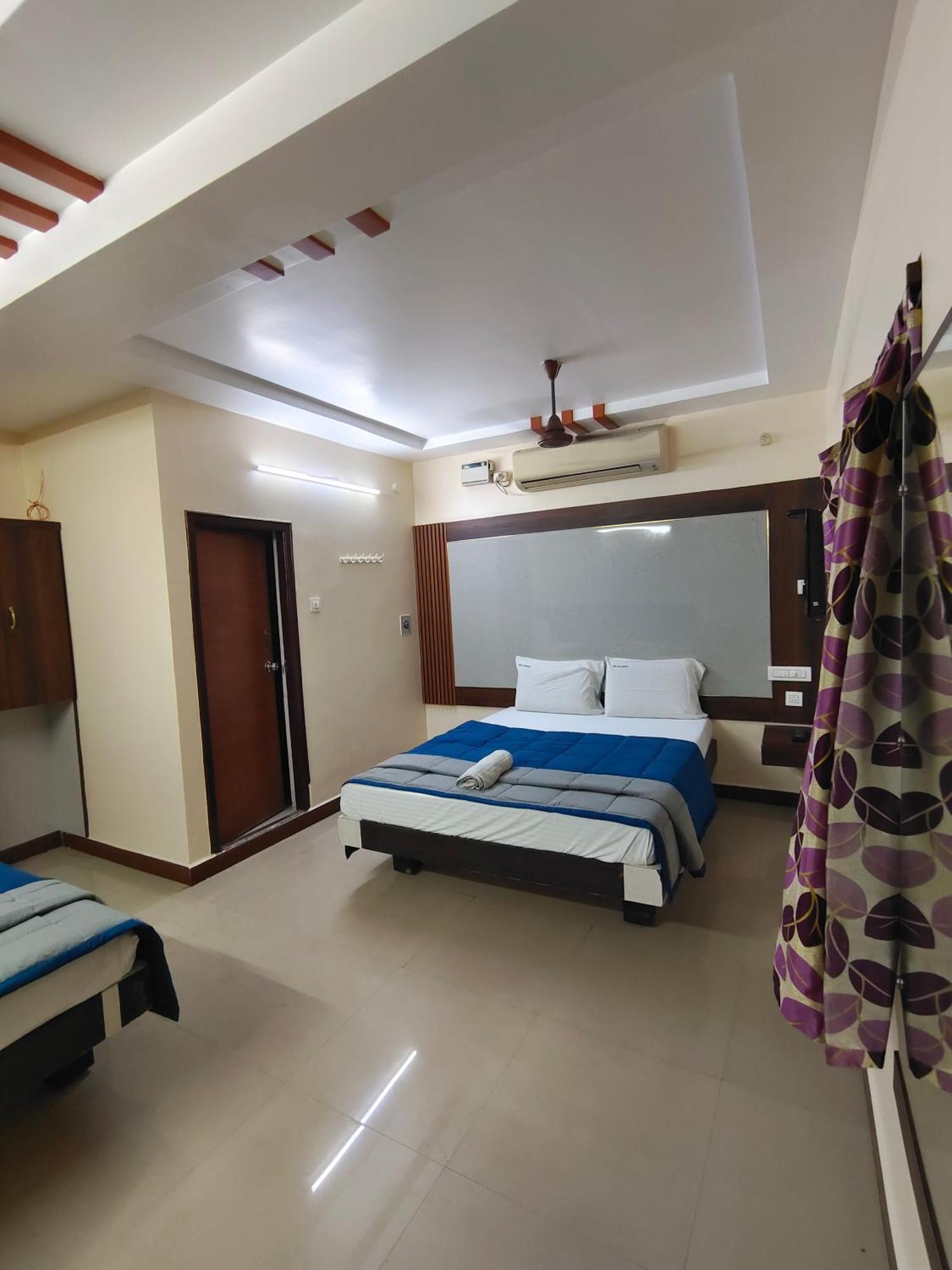 Hotel Dkr Residency Tirupati Esterno foto